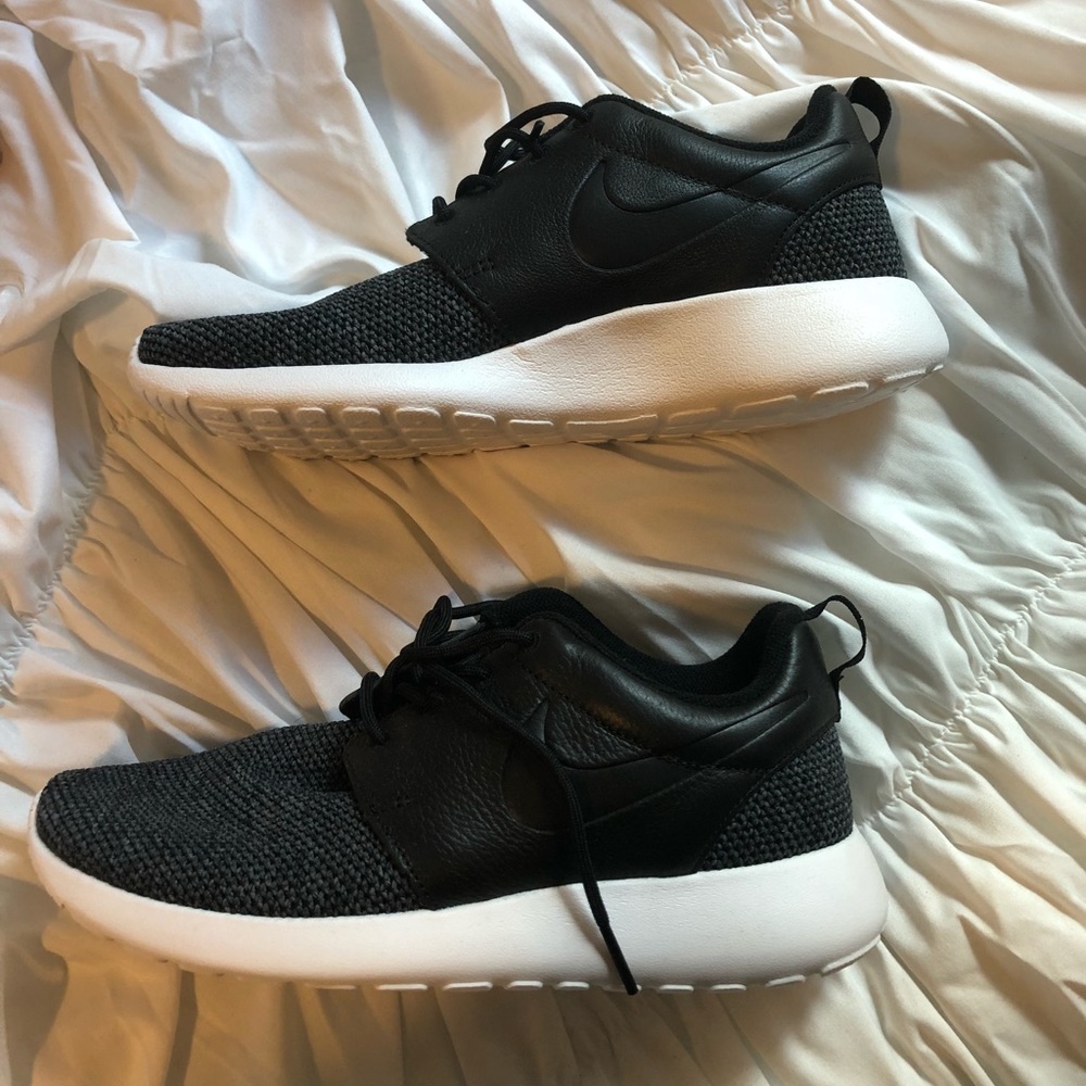 Brand New Nike Roche One Knits
